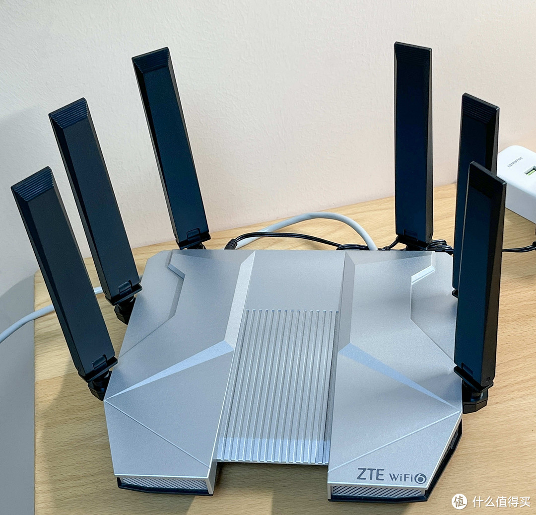 这个才是Wi-Fi 6无线路由器真·旗舰机：双2.5GE网口的中兴AX5400 Pro+抢先玩，和AX5400 Pro组Mesh网体验