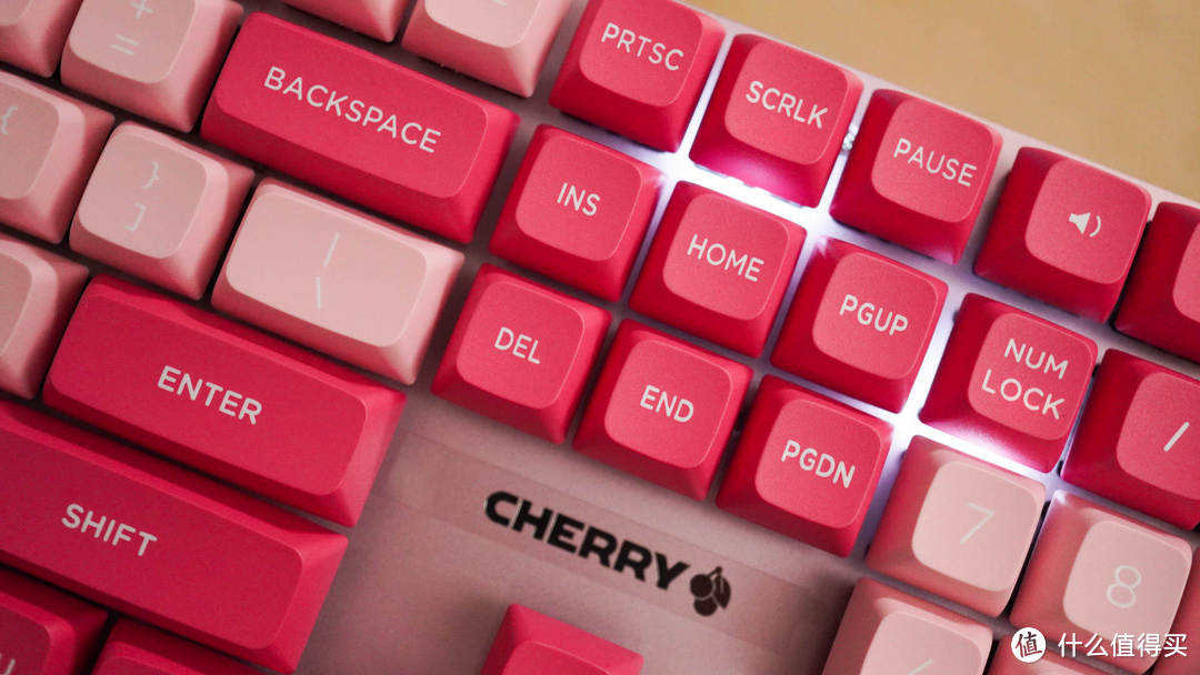 糖果配色艳猛男 - Cherry KC200机械键盘 粉色