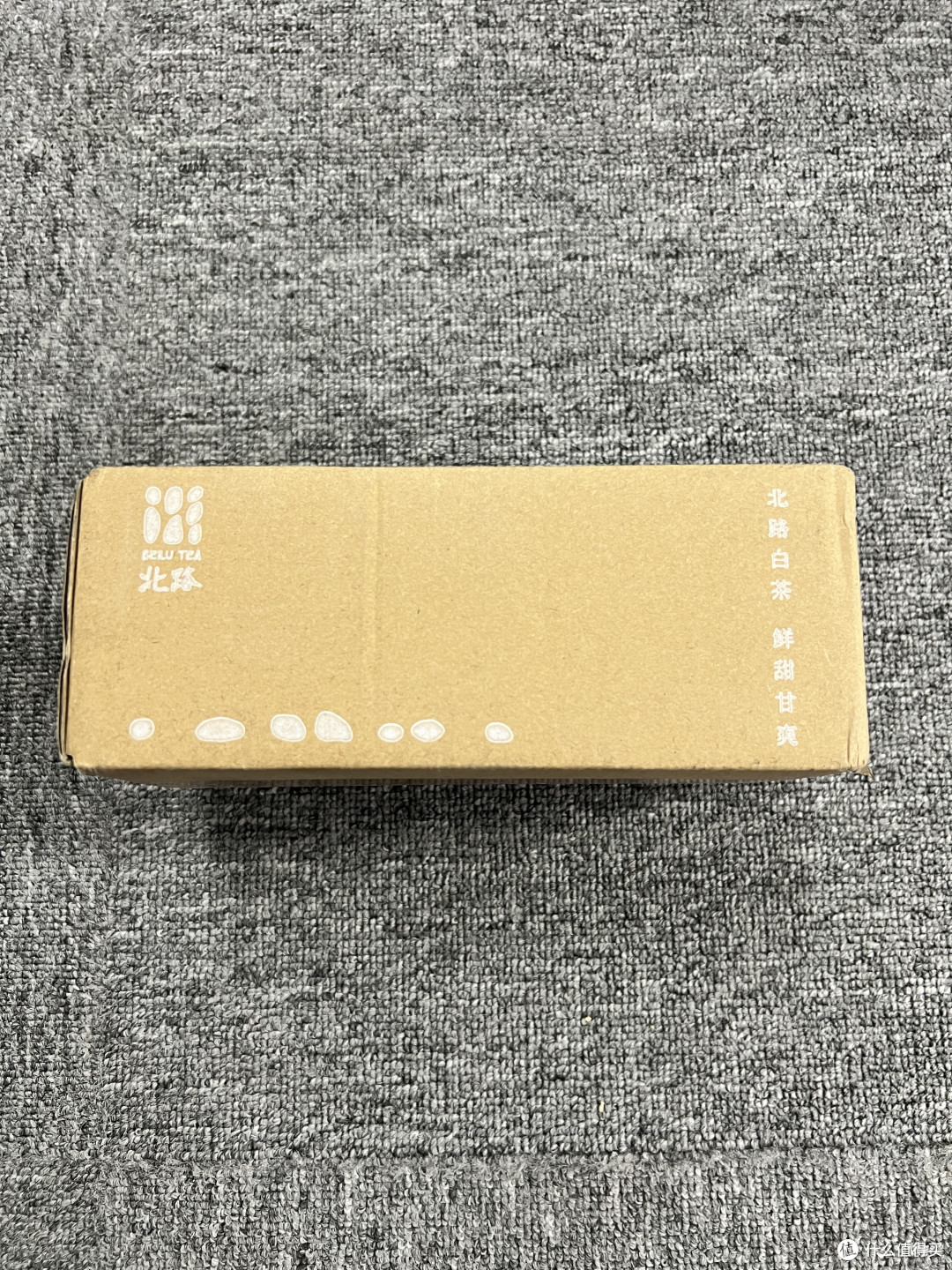 秋光清浅,金风微凉——温一壶老白茶,享受秋意与香醇!