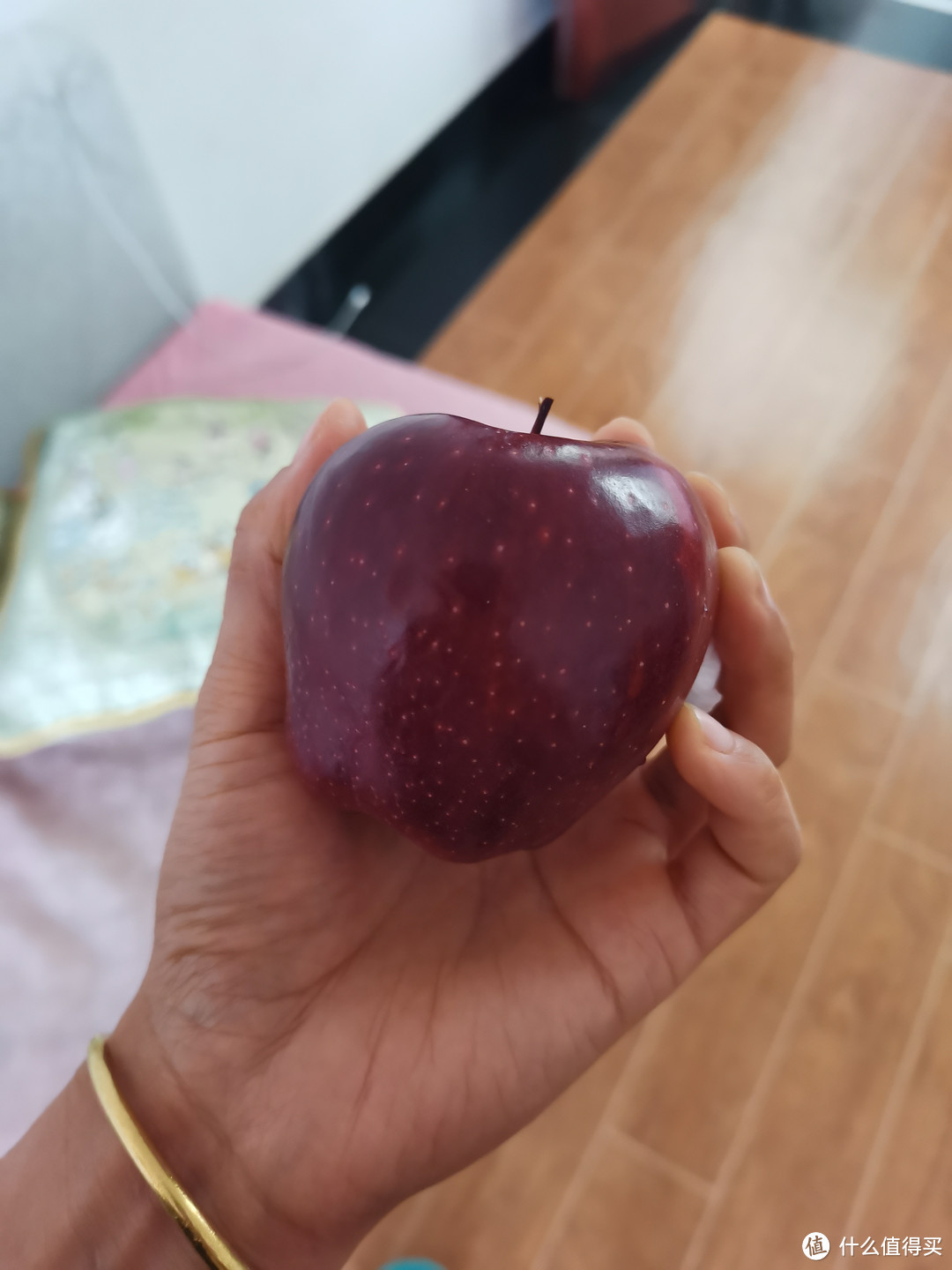 这颜色的苹果看起来是不是特别有食欲？
