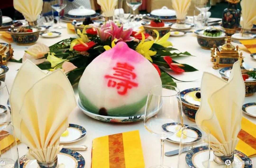北京小伙去广西农村吃席,随礼2000,酒菜上桌后直呼:这趟没白来