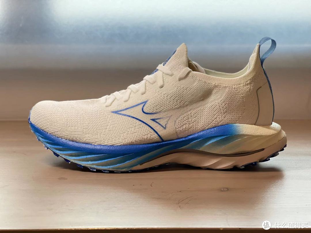 感觉像风一样：MIZUNO美津浓WAVE NEO WIND跑鞋