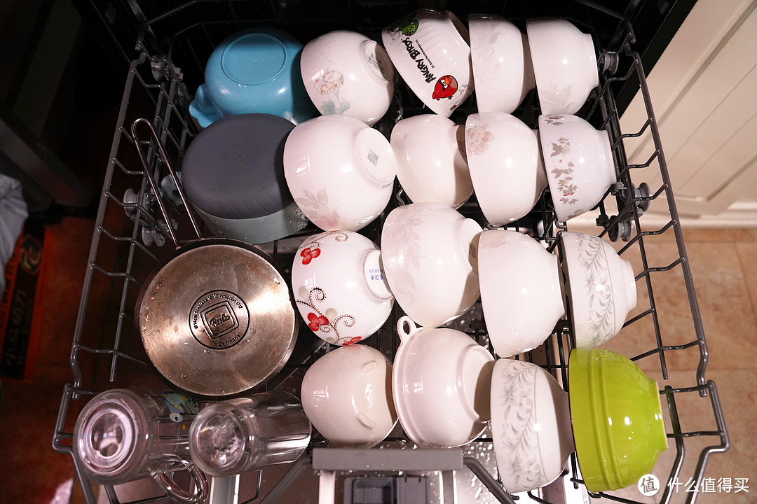 洗碗机横评 | 西门子VS凯度，碗篮设计/清洗能力/干燥能力/储存横评对比，看看国产洗碗机的优劣势在哪