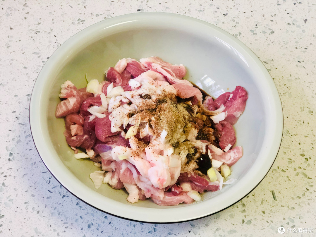 炸小酥肉挂糊是关键,淀粉和面粉选哪个?教你正确做法,美味酥脆