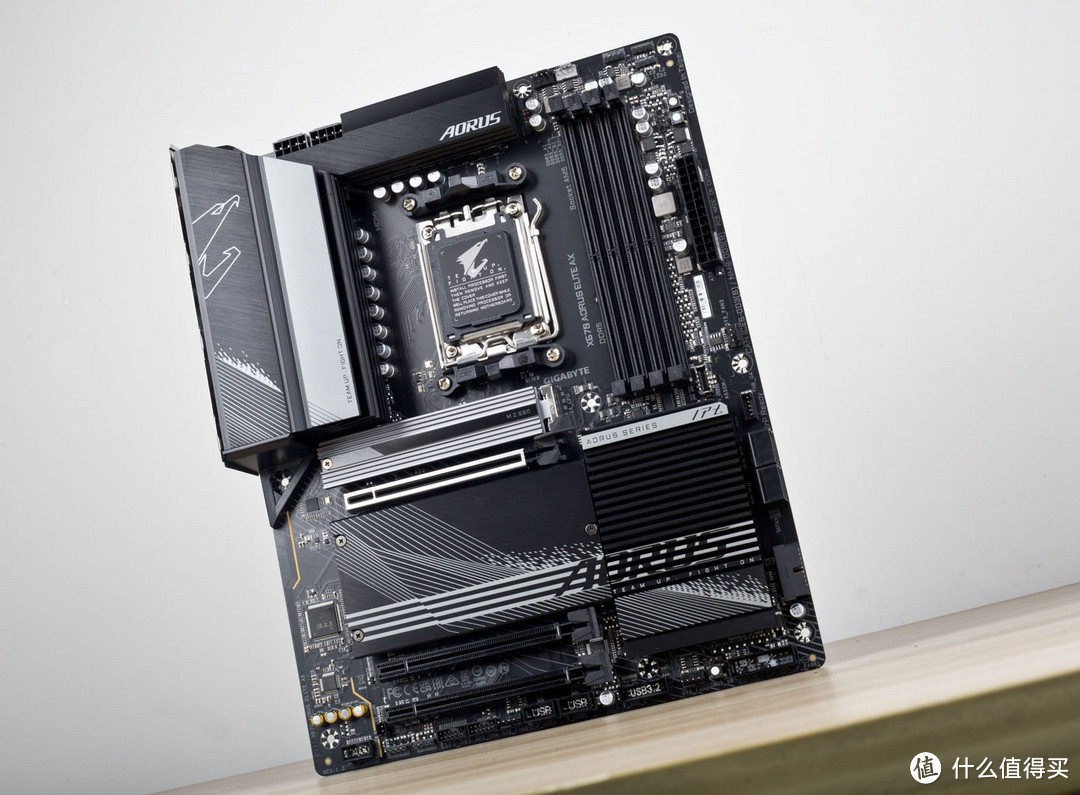 【老黄搞机篇一百五十八】Ryzen7000系列最佳伴侣，技嘉小雕X670 AORUS ELITE AX体验