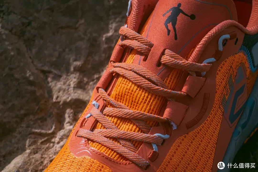 乔丹体育首款碳板越野跑鞋——山神