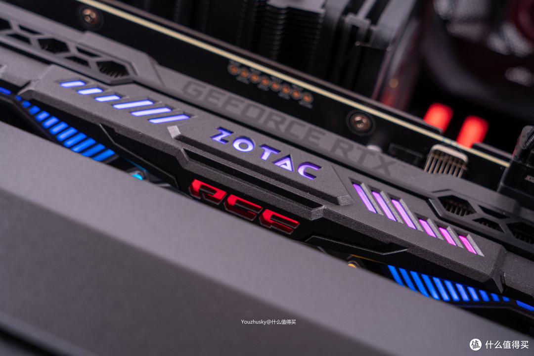 索泰RTX3080-12G6X PGF OC的ZOTAC/PGF双面灯效