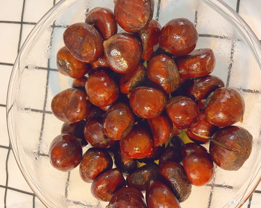 渐入冬了。家里第一盘蜂蜜烤板栗