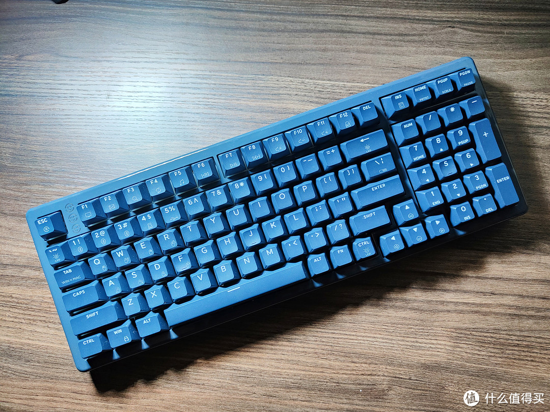 低调、稳重、性价比能打的机械键盘，黑峡谷E4午夜蓝