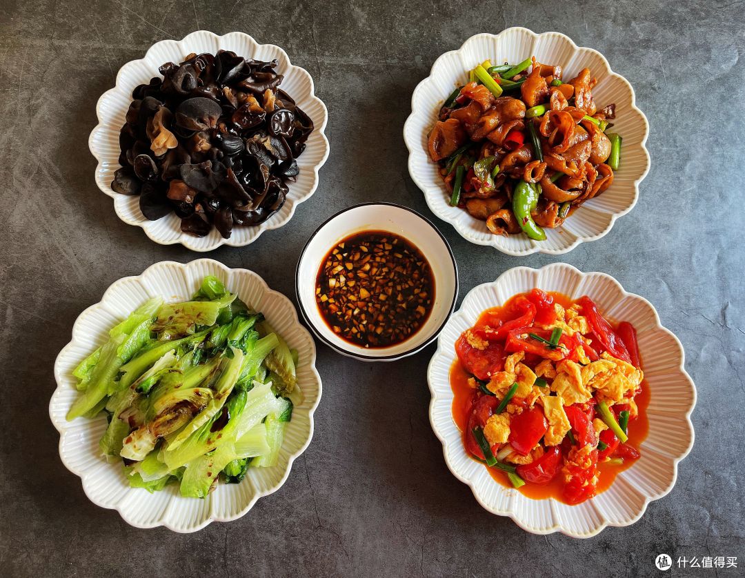 闺蜜俩的午餐:荤素搭配4道菜,简单美味又好吃,网友:拒绝浪费!