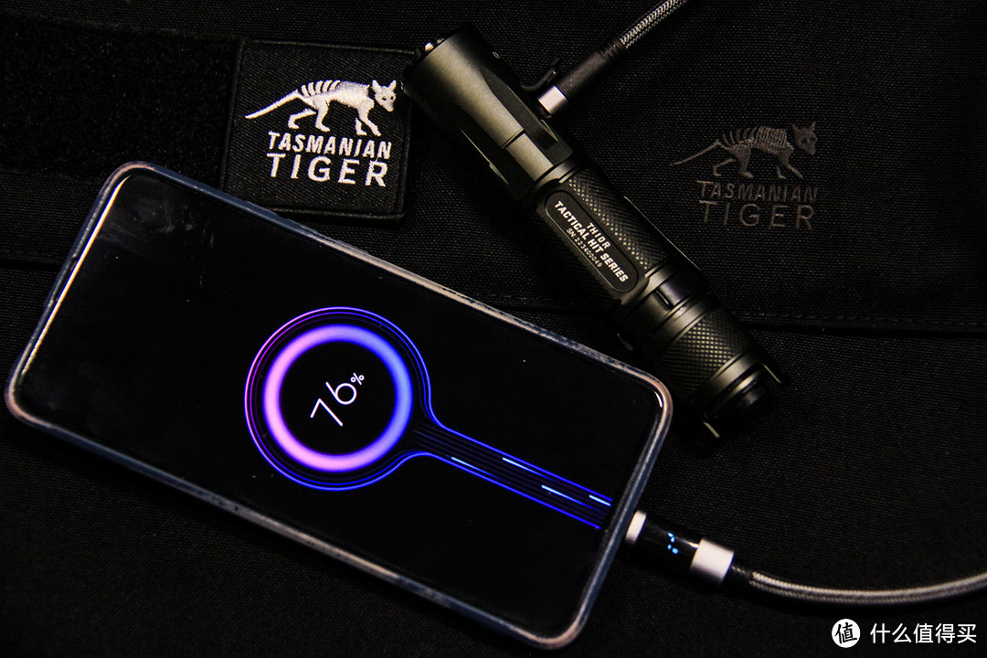 三开关更灵活,轻便小巧战黑夜:JETBeam TH10R手电