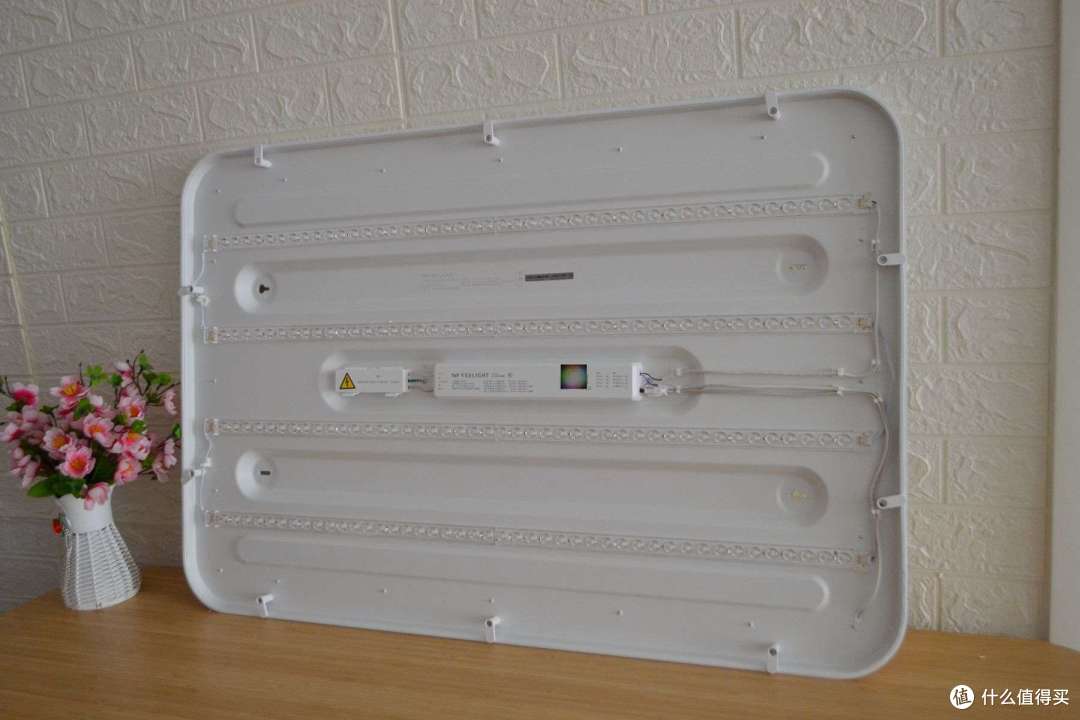 开关灯一句话的事!支持小米苹果等生态,四室两厅入手了易来光璨智能吸顶灯套装,详细测评