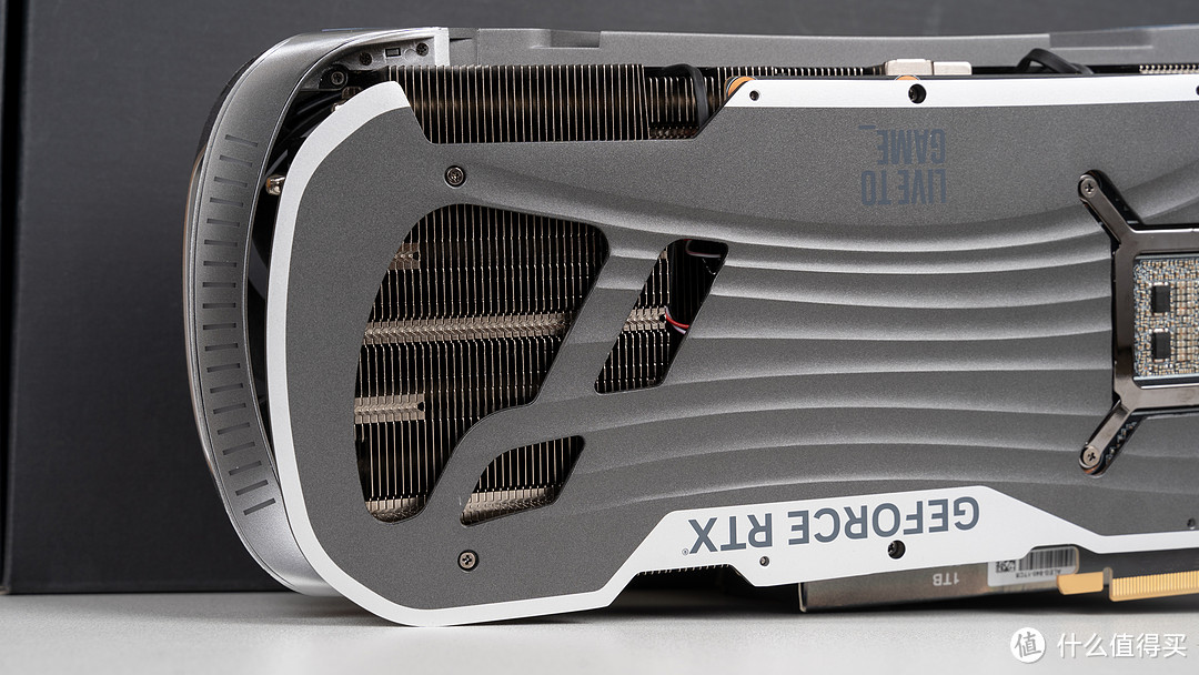 索泰RTX 4090 AMP EXTREM AIRO评测，颜值优雅散热强大的4K高帧显卡
