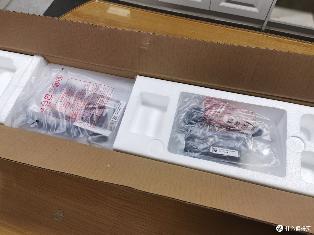 全网首个LG SN7CY回音壁拆封连接电视机
