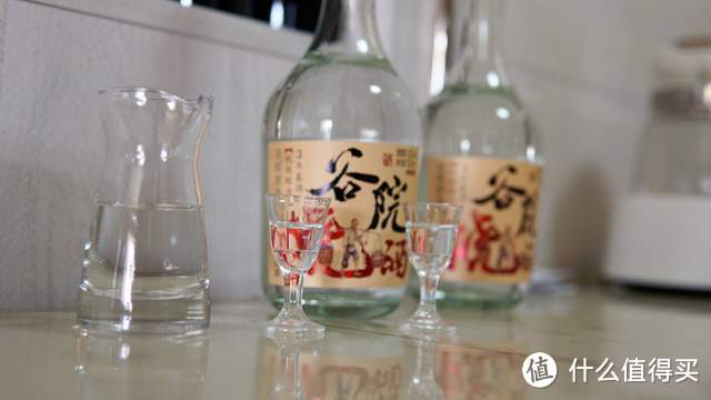 亲朋好友相聚，谷院烧酒碰碰杯，细细品尝，欢乐之极！