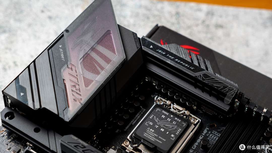 桌面上的外星战舰：ROG Z790E 13700K 索泰RTX 4090的组合到底有多强