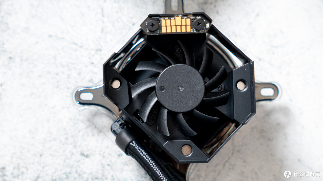 桌面上的外星战舰：ROG Z790E 13700K 索泰RTX 4090的组合到底有多强