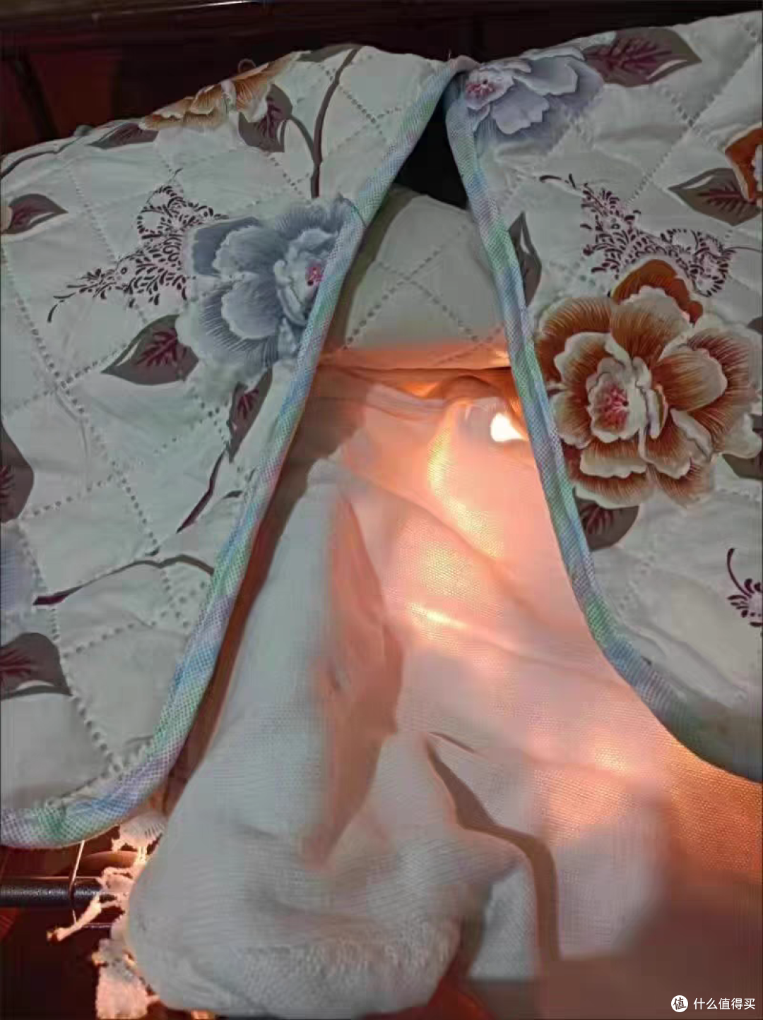 打着扑克，喝着热水，聊聊天，过一个温馨的冬天