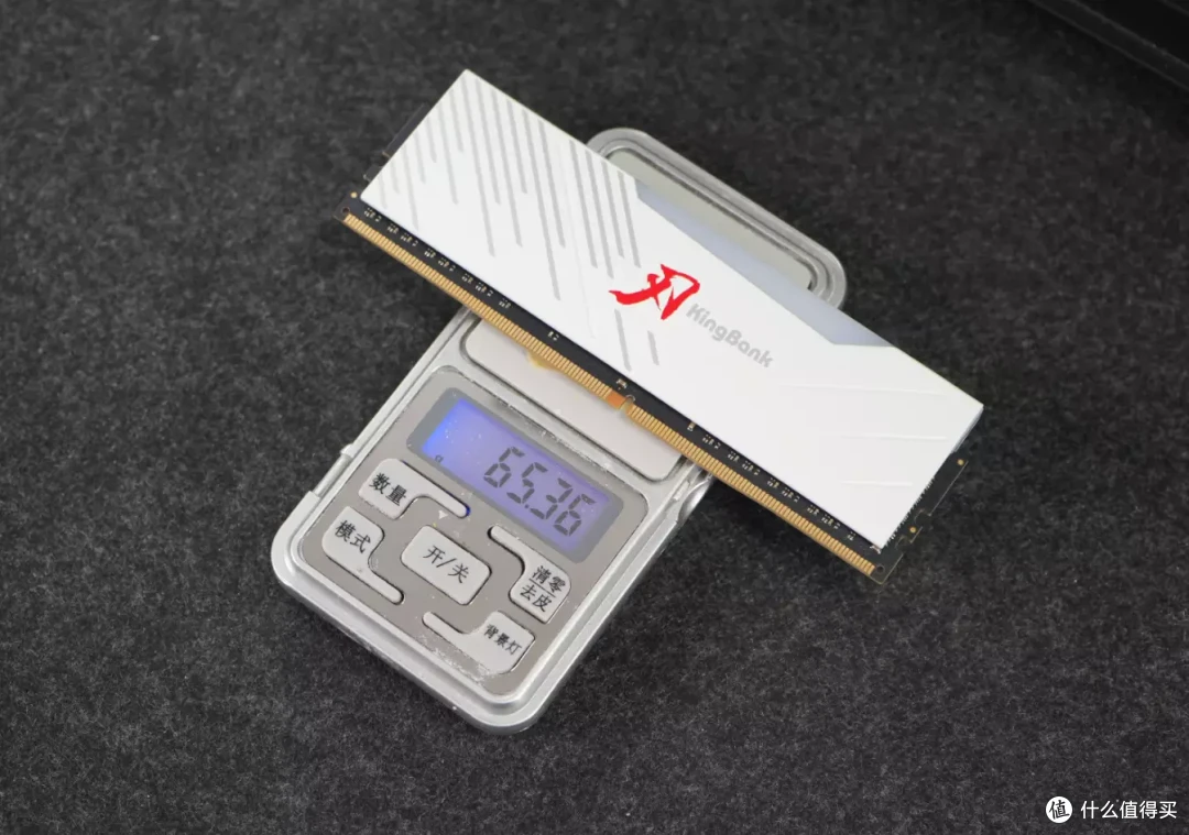 32GB CJR超频颗粒+纯白马甲还不到800?金百达刃系列让DDR4内存内卷了