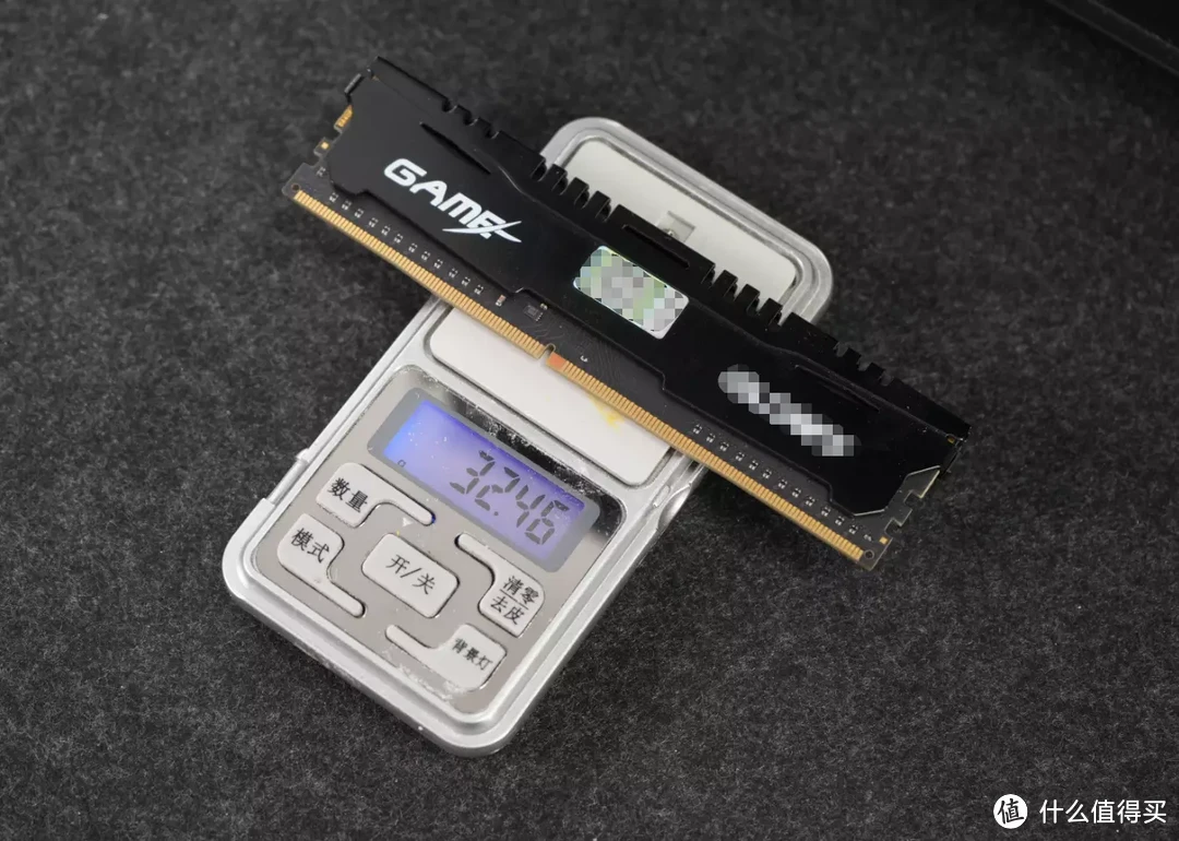 32GB CJR超频颗粒+纯白马甲还不到800？金百达刃系列让DDR4内存内卷了