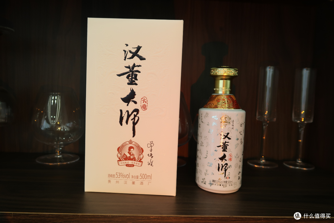 但它并不是通过基酒产业来铺垫自身,而是通过酿造人"中国酱酒大师"曾