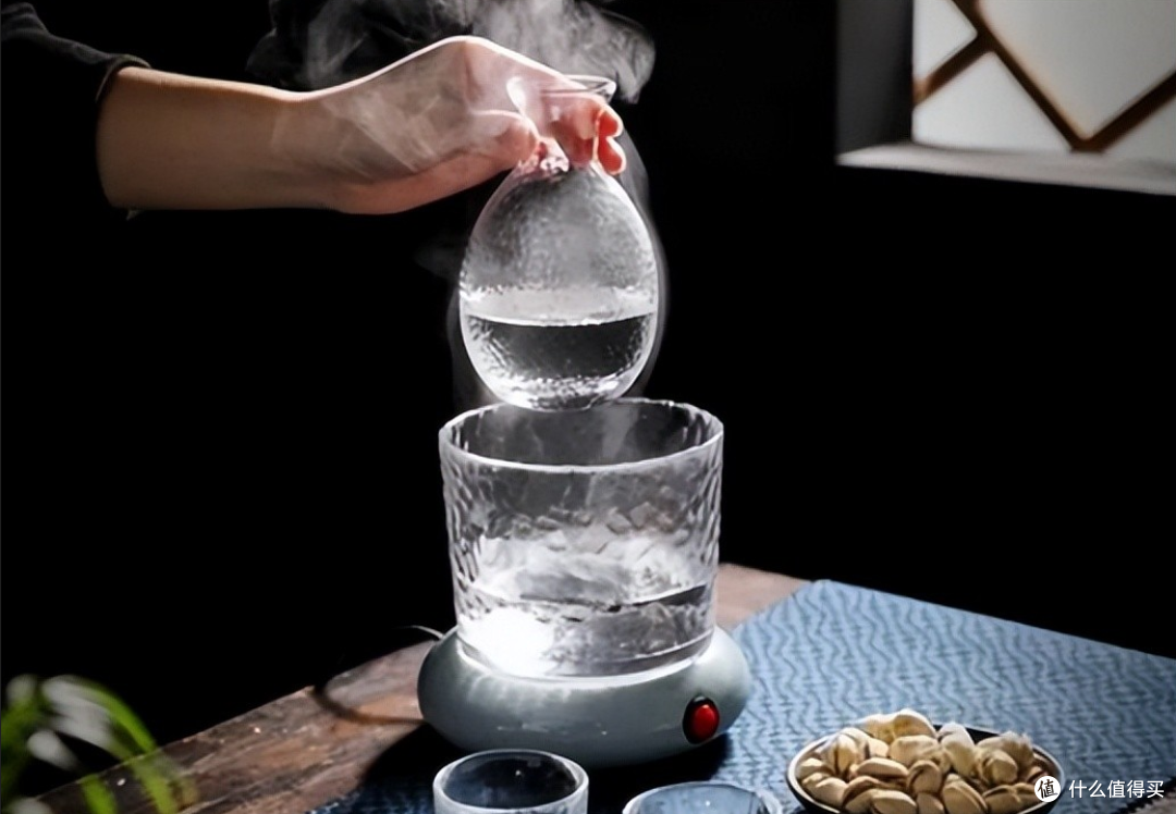 烫过的酒更好喝?为啥老一辈人都爱烫一下,年轻人却不这样做?