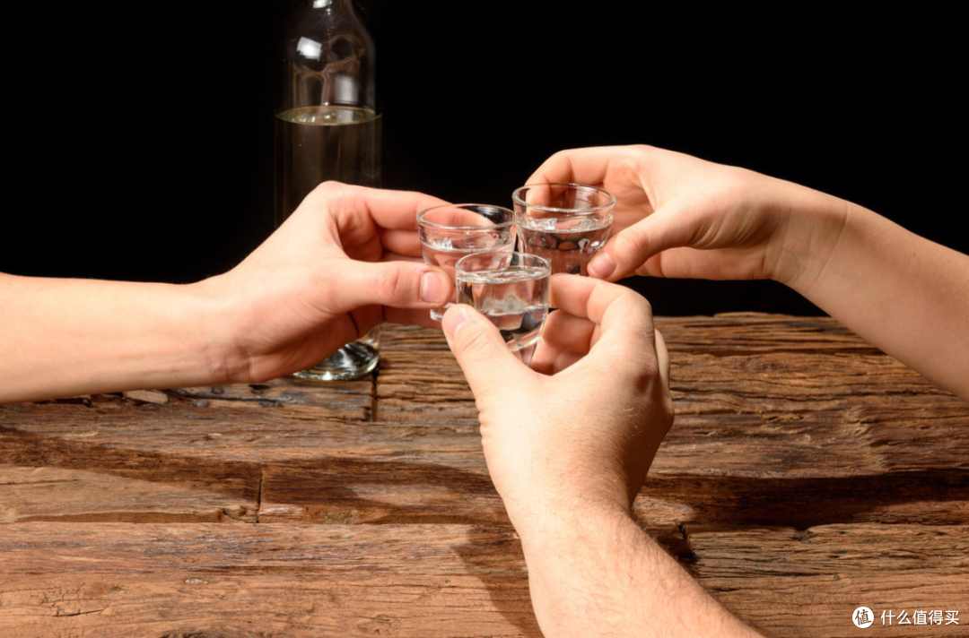烫过的酒更好喝?为啥老一辈人都爱烫一下,年轻人却不这样做?