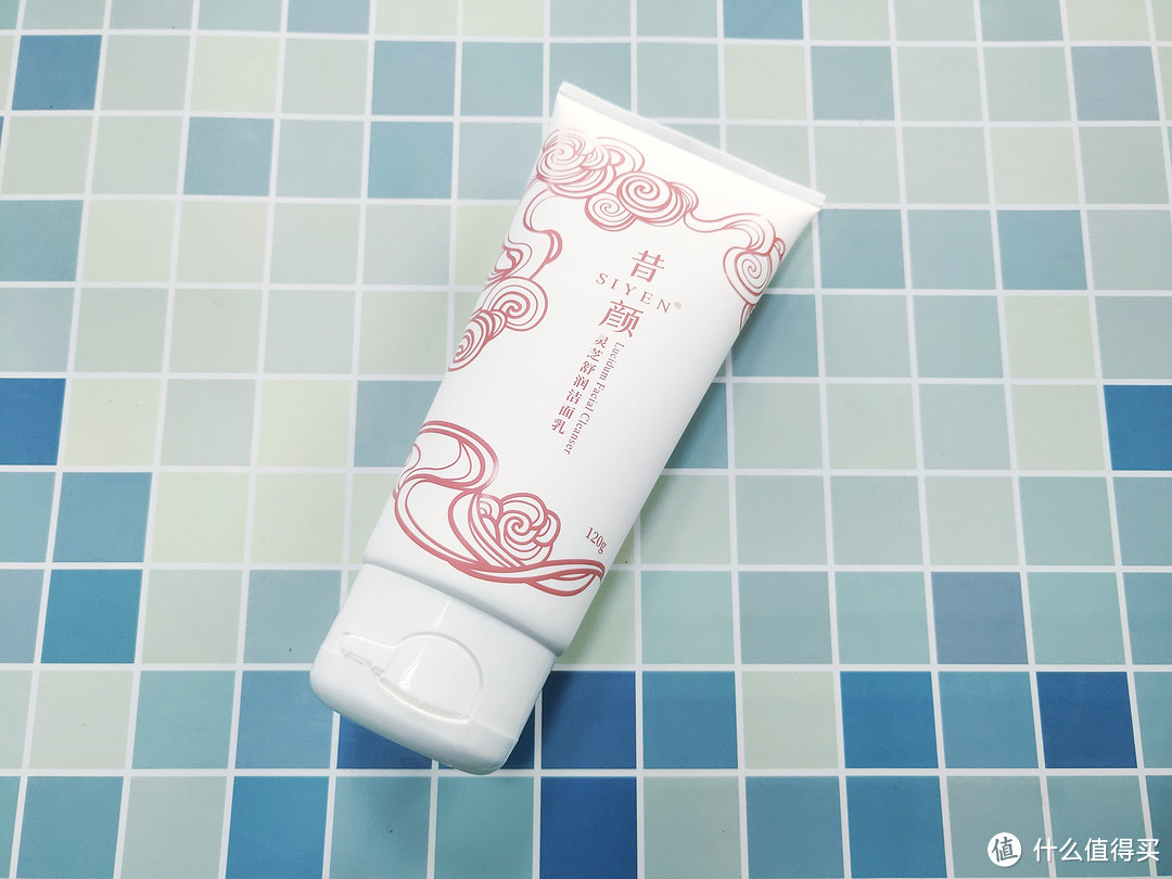 SIYEN昔颜灵芝舒润洁面乳:温和洁面,洗出好肌肤