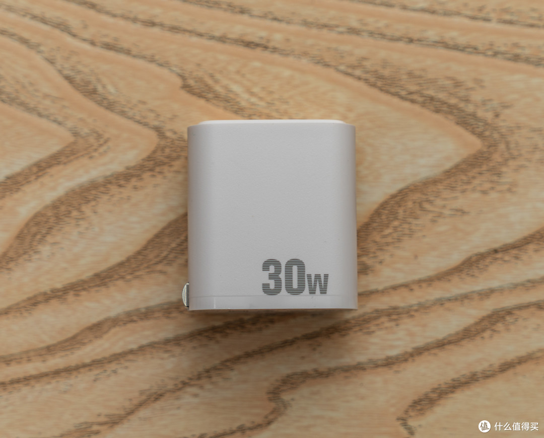 老罗笑了,库克松了一口气,1A1C1L 的 30W 全接口充电器来了