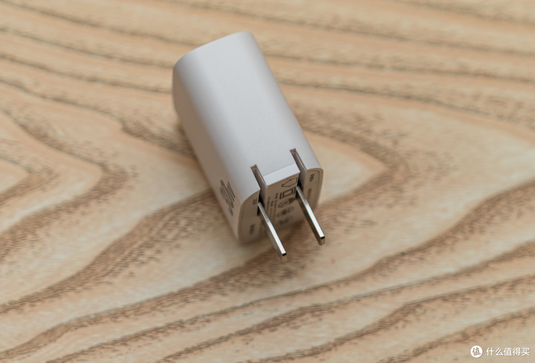 老罗笑了,库克松了一口气,1A1C1L 的 30W 全接口充电器来了