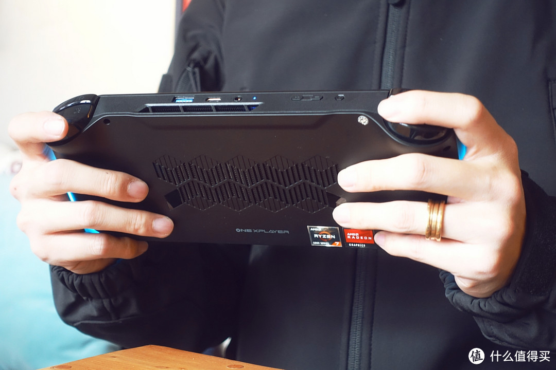 别样掌机体验:OneXplayer minipro PC掌机开箱体验