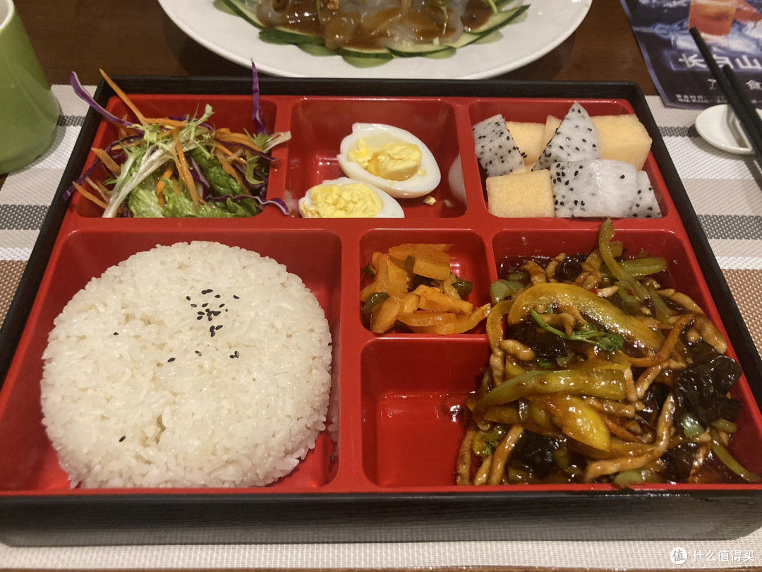 酒店里的套餐盒饭