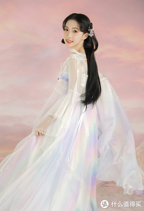 当爆火古偶剧《苍兰诀》遇上汉服?如何看待与影视剧结合的“改良汉服”?你会为此买单吗?
