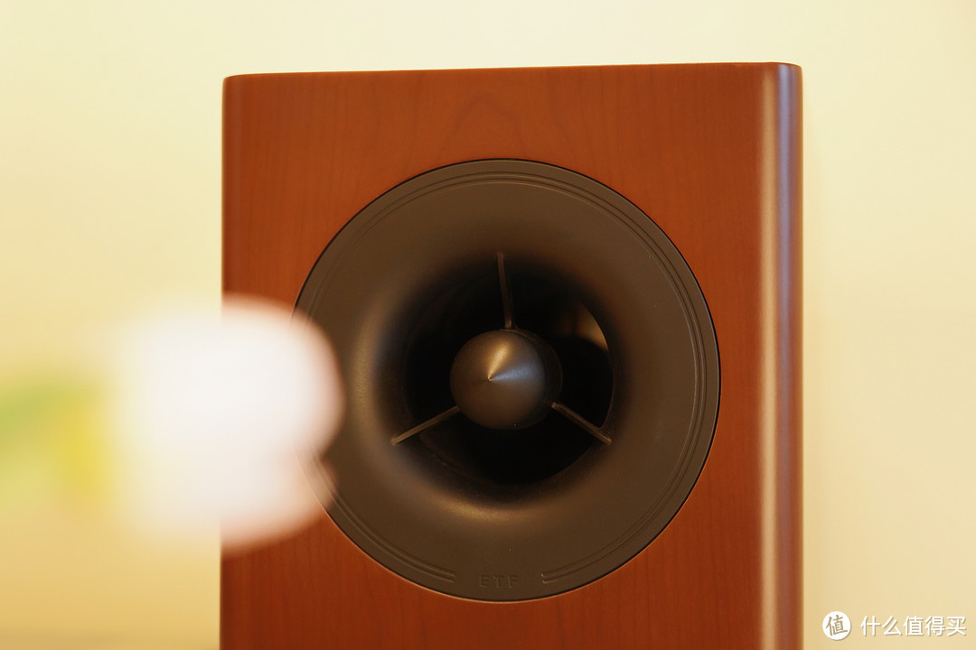 加班/赶稿/约会/放松,打工人的深夜8点档,POLK R200AE纪念版从不缺席