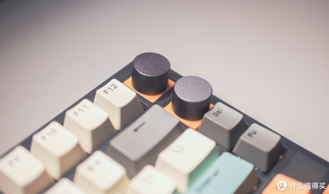 这个键盘有想法，旋风轴+分裂空格键，小呆虫GK75使用体验
