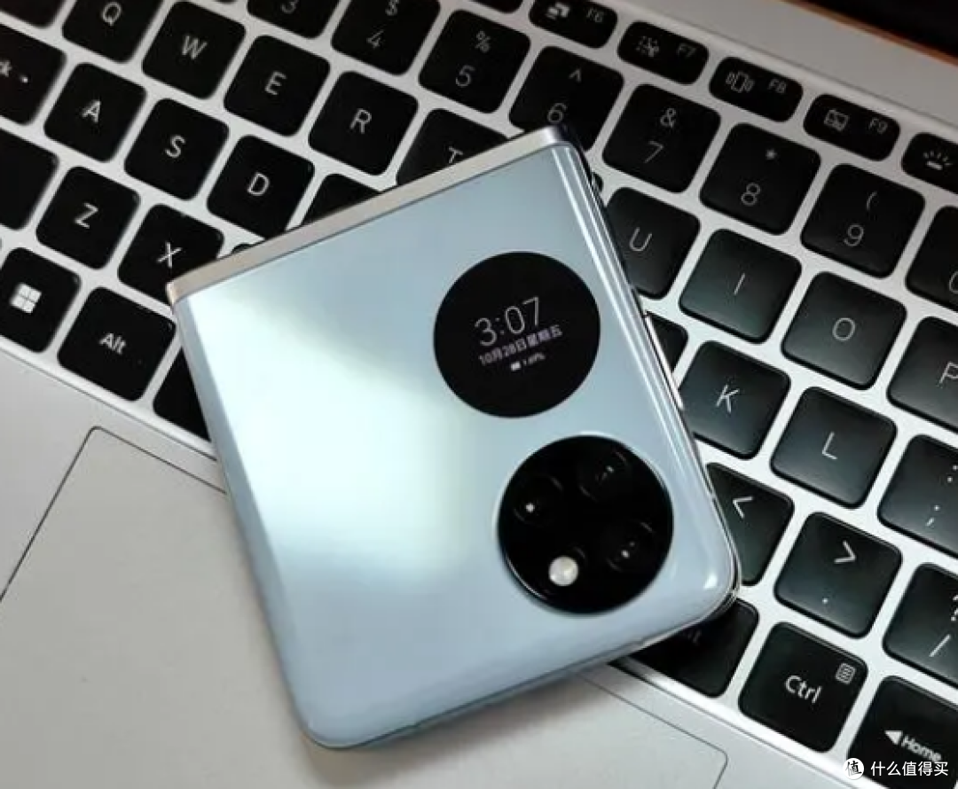 华为发布全新折叠屏手机,售价5988元,极具性价比