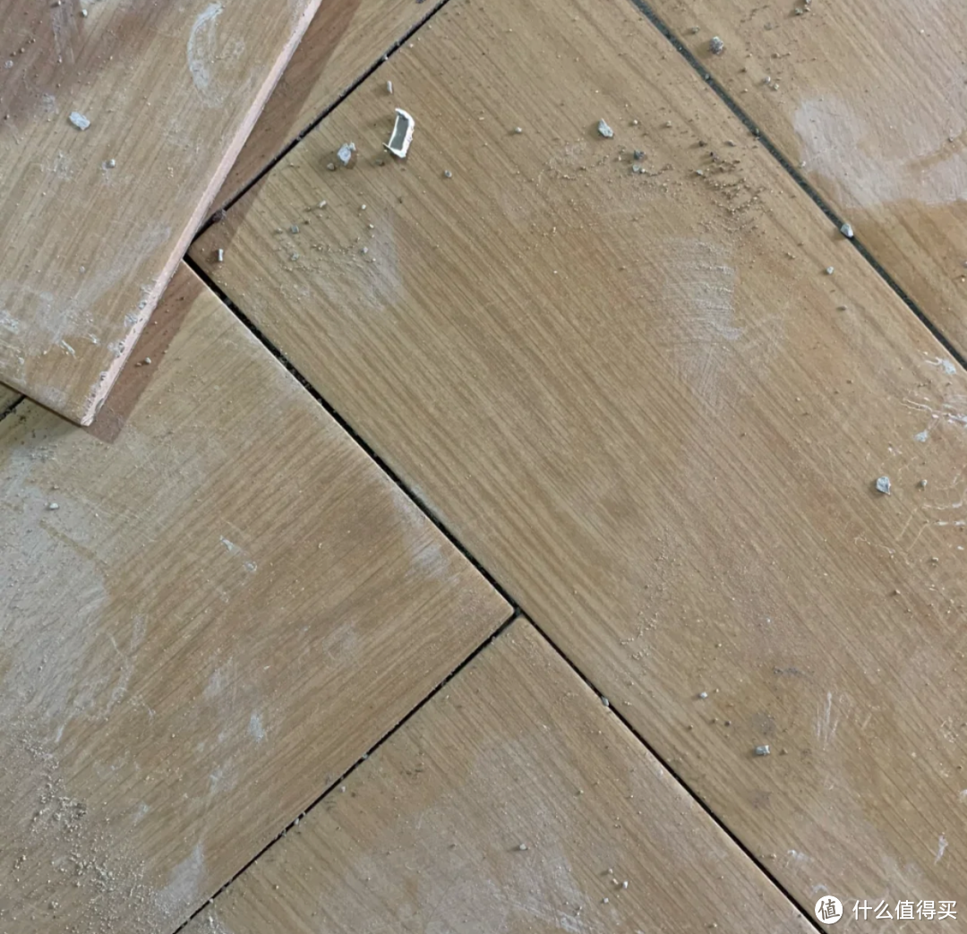 木纹砖，为什么用得越来越少了？看过它的这些缺点，你就不奇怪了