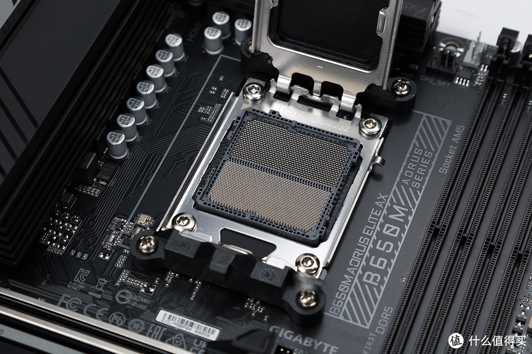 AMD 7000系价格暴跌，是时候入手了？R5-7600X搭配技嘉B650M小雕主板装机实测一探究竟