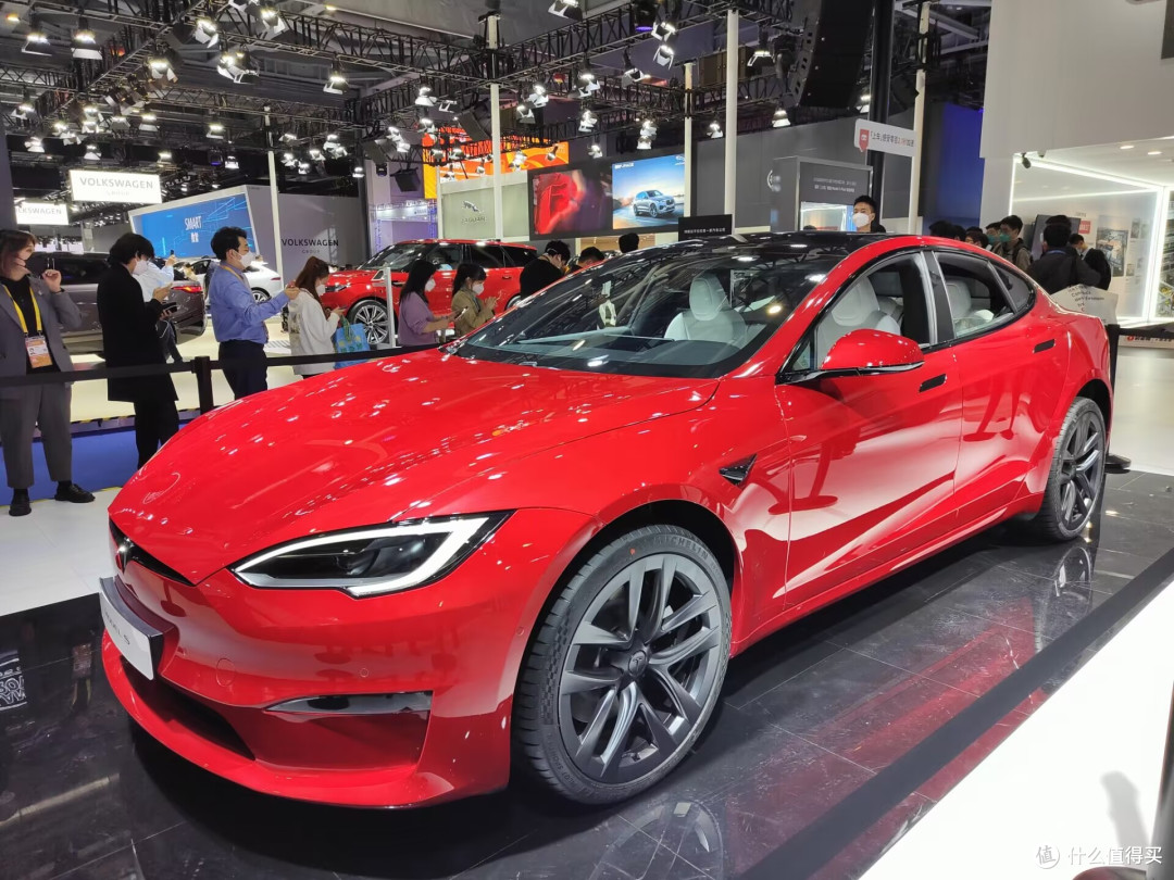 世界上最快的纯电轿车!进博会实拍特斯拉Model S Plaid