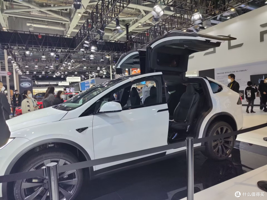 世界上最快的纯电轿车!进博会实拍特斯拉Model S Plaid