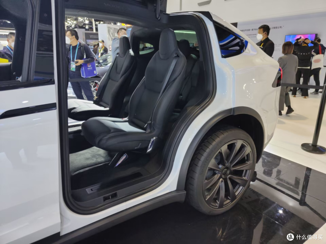 世界上最快的纯电轿车!进博会实拍特斯拉Model S Plaid