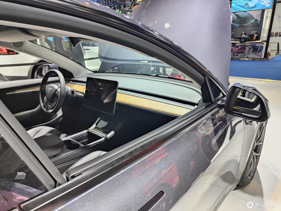 世界上最快的纯电轿车!进博会实拍特斯拉Model S Plaid