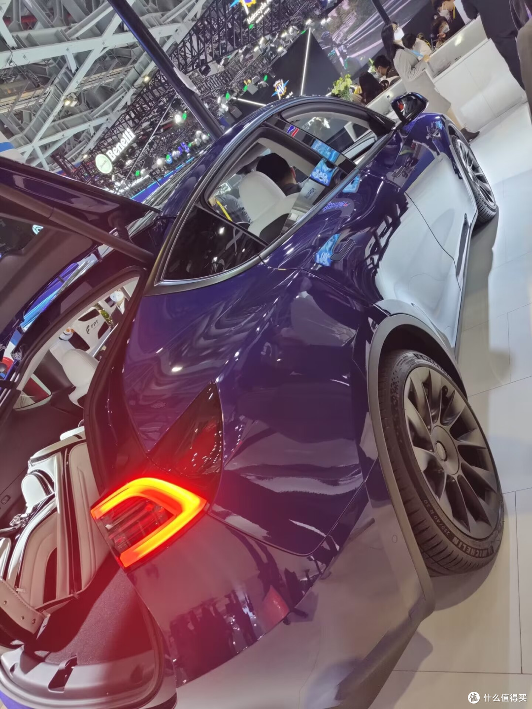 世界上最快的纯电轿车!进博会实拍特斯拉Model S Plaid