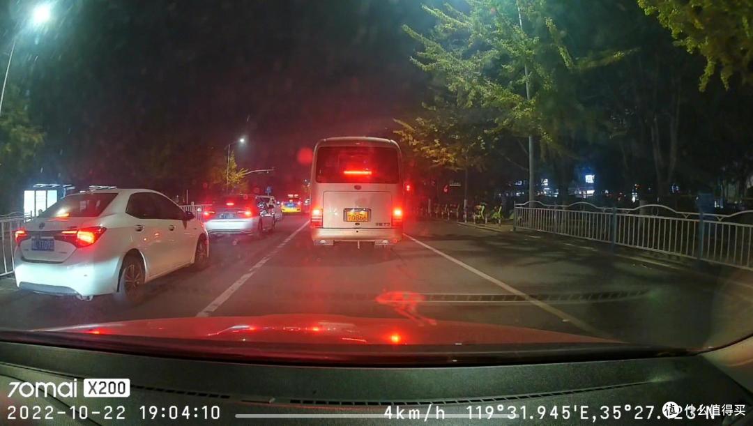 70迈云台行车记录仪X200评测：云台全景拍摄配合哨兵模式，真方便