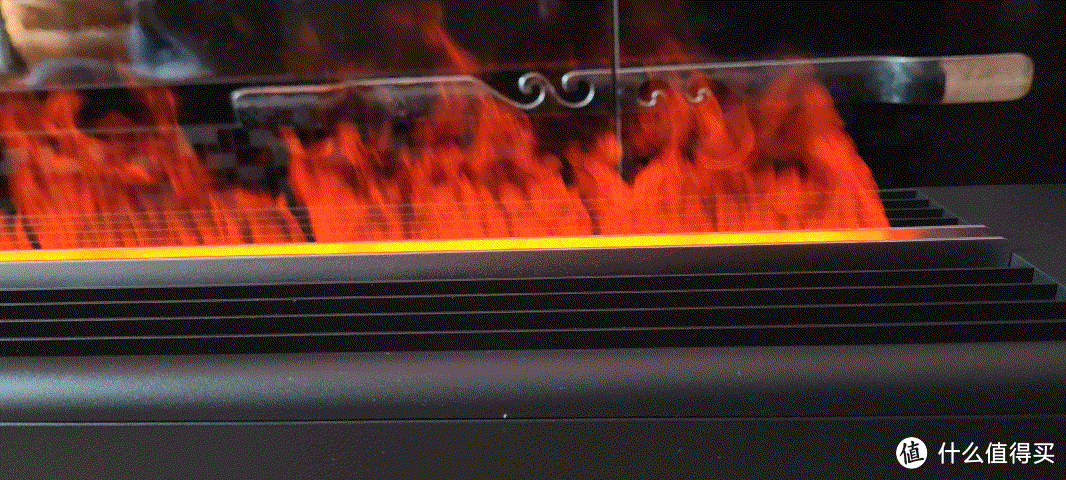 取暖也是酷酷的，米家石墨烯踢脚线电暖器仿真火焰版