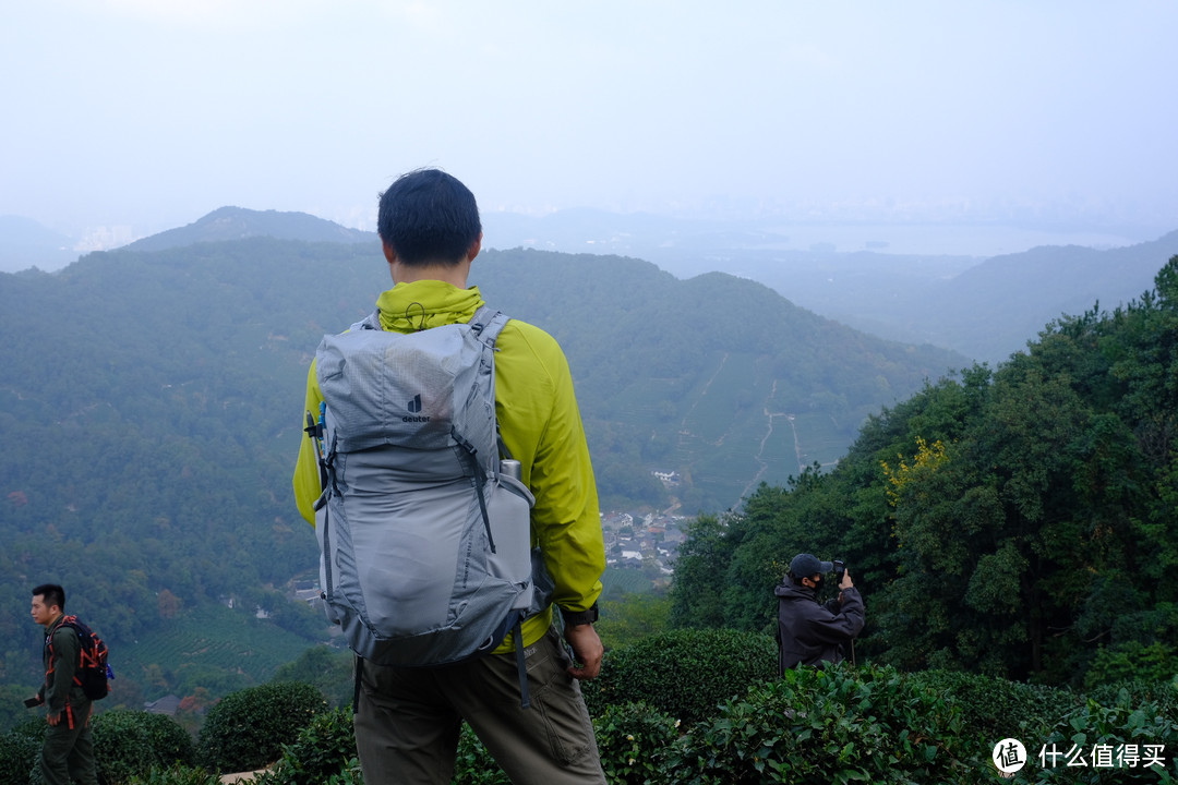 远眺西湖，十里琅珰线路确实是杭州城里不错的练腿线路，请记住是杭州城里的山哦，不知道上海人民是不是眼热的很啊。