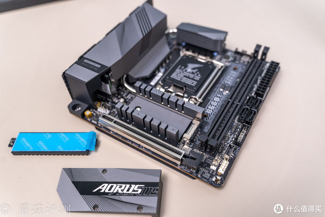 精致小巧，用料出众、技嘉迷你雕B660I AORUS PRO DDR4主板 拆解评测