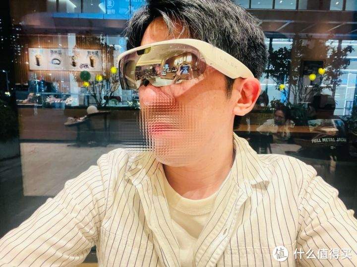 体验了李未可的这款全球首款户外可穿戴双目AR眼镜后,我感受到了实用性,并看到了AR眼镜的未来
