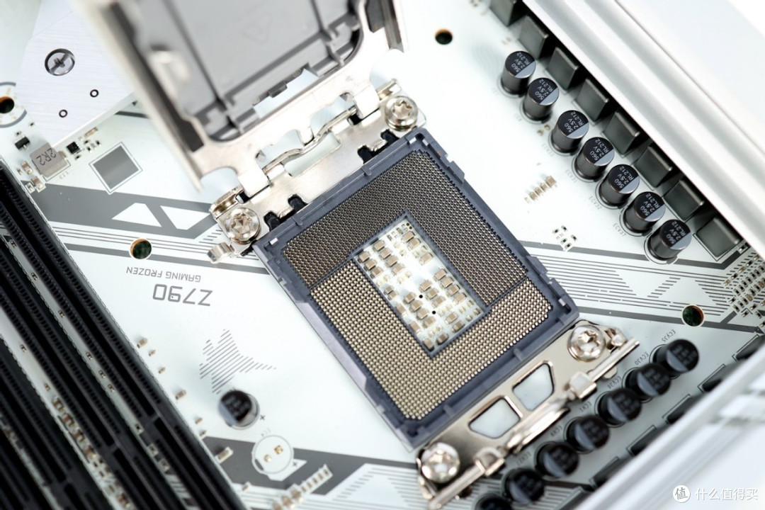 又大又白谁不爱?七彩虹Z790 GAMING FROZEN DDR4主板详细评测