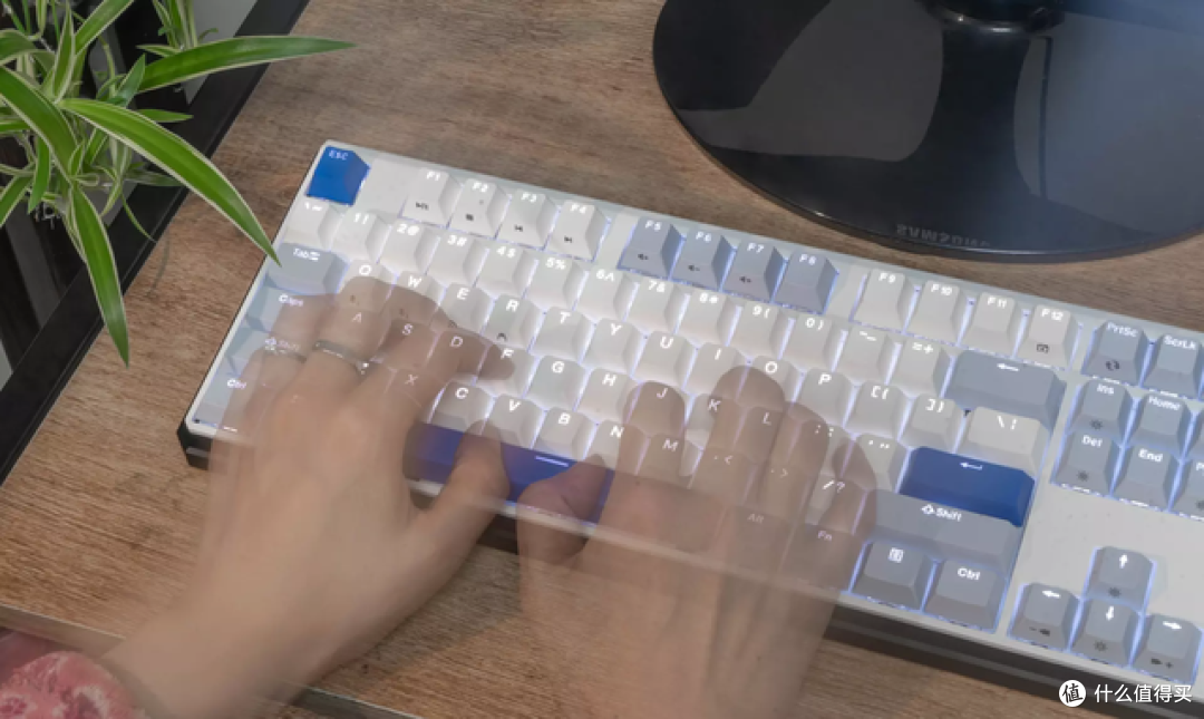 白光、三模、热插拔,更完美的杜伽K610W